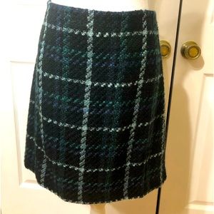 Women’s Loft 14P acrylic polyester and wool blend skirt. Multicolored. Zips back